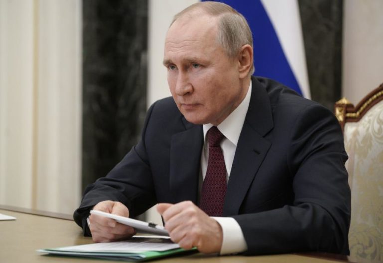 Presidente russo avisa Ocidente que provocações à Rússia terão resposta “rápida e dura”