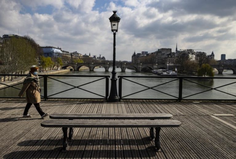 Covid-19: França regista mais de 50.000 novos casos nas últimas 24 horas