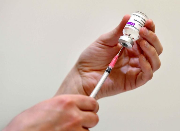 Covid-19: Países Baixos suspendem vacina AstraZeneca em pessoas com menos de 60 anos