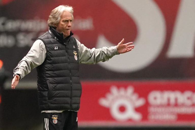 Jorge Jesus considera que árbitros têm de ter mais autoridade e de assumi-la