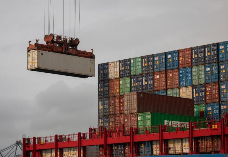 Exportações da China aumentaram mais de 30% em março