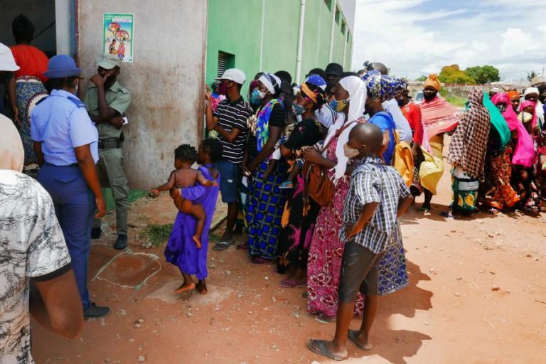 Moçambique/Ataques: Violência converteu Mondelane em professor que dá aulas a crianças deslocadas