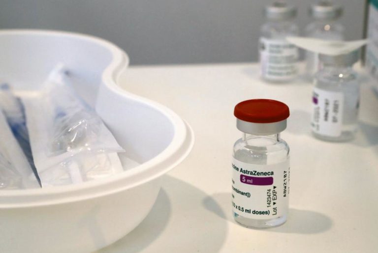 Covid-19: ‘Task force’ mantém programa de vacinação com AstraZeneca