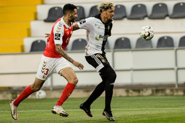 Sporting de Braga vence Farense com golo nos descontos