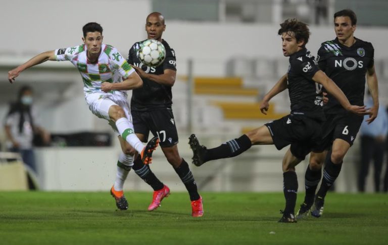 Sporting empata com Moreirense e vê FC Porto aproximar-se