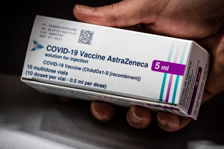 Covid-19: EMA conclui “possível ligação” de vacina da AstraZeneca e coágulos mas insiste em benefícios