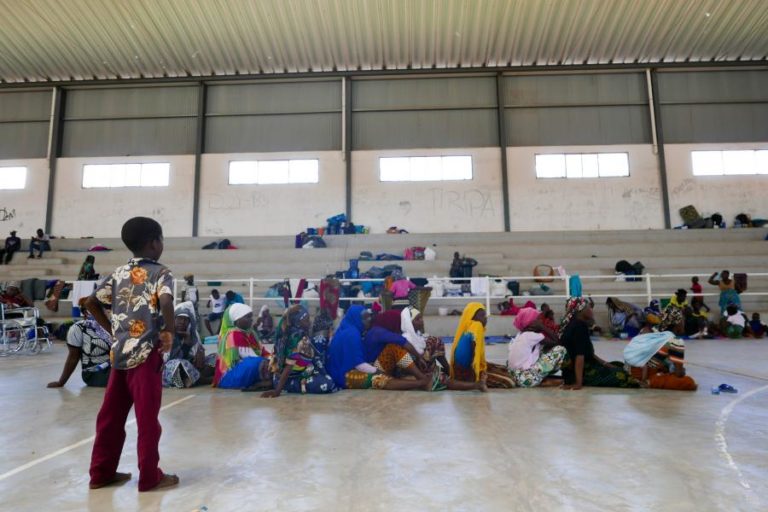 Número estimado de deslocados de Palma, Moçambique, sobe para 12,8 mil – ONU