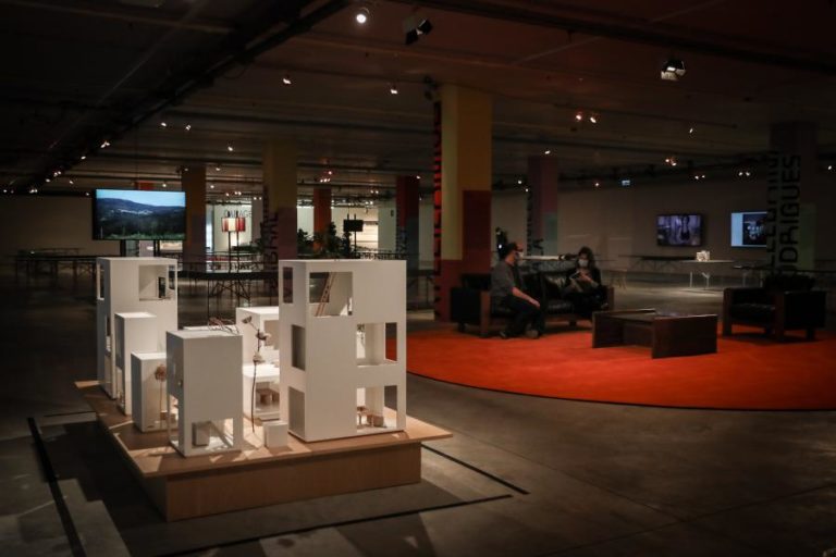 Exposição de arquitetura põe em diálogo diferentes formas de habitar em comunidade