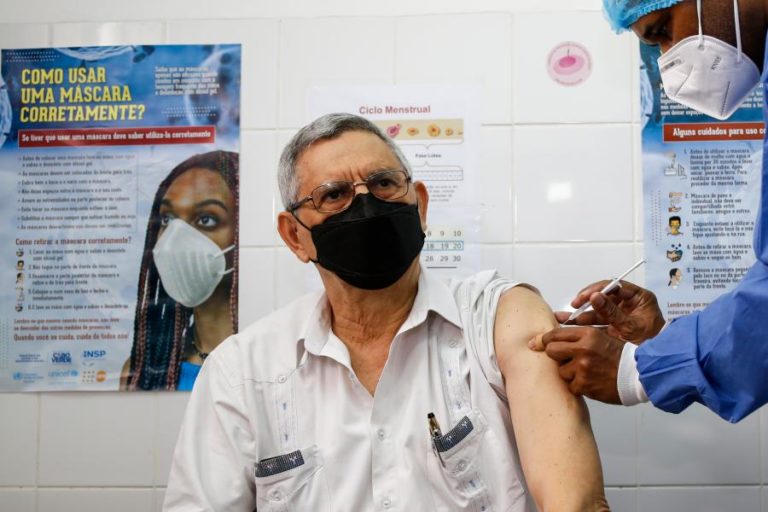 Covid-19: PR de Cabo Verde pede confiança na vacinação após receber primeira dose