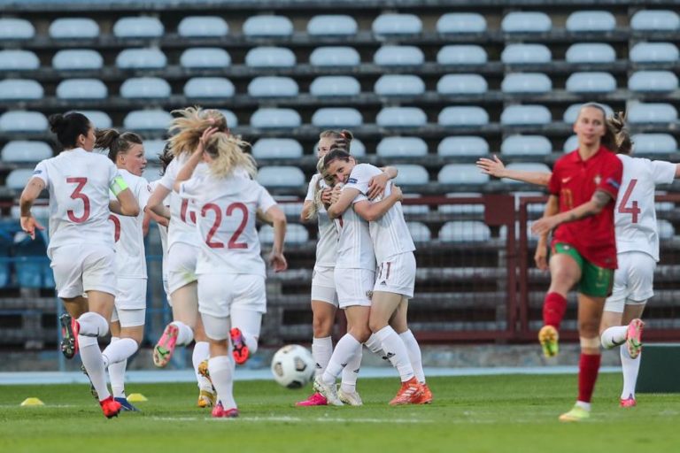 Golo a abrir segunda parte deixa seleção feminina de Portugal em desvantagem