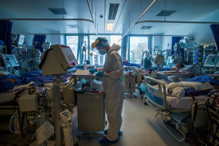 Covid-19: Pandemia já matou pelo menos 2,94 milhões de pessoas