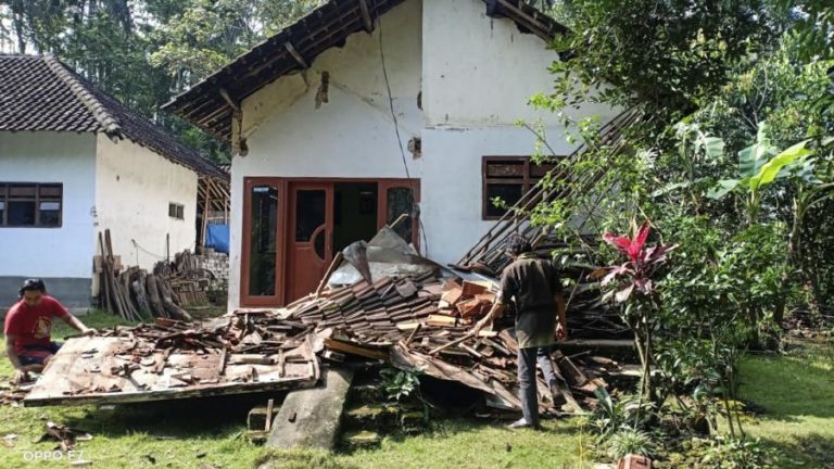 Sismo mata pelo menos sete pessoas na Indonésia