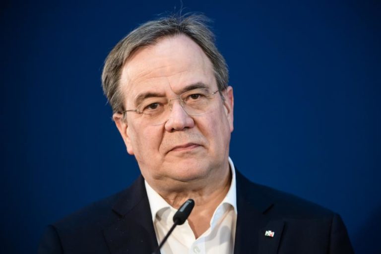 Direção da CDU apoia Armin Laschet para suceder a Merkel, na Alemanha