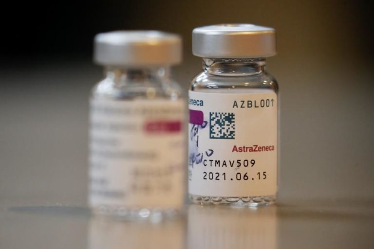 Covid-19: Irlanda suspende vacina da AstraZeneca até decidir a quem a vai dar