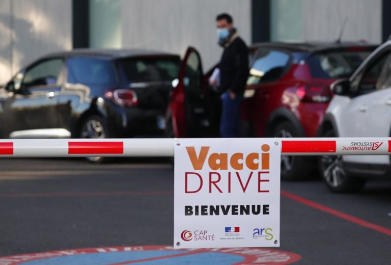 Covid-19: França regista recorde de 637 mil inscrições para vacinação num dia