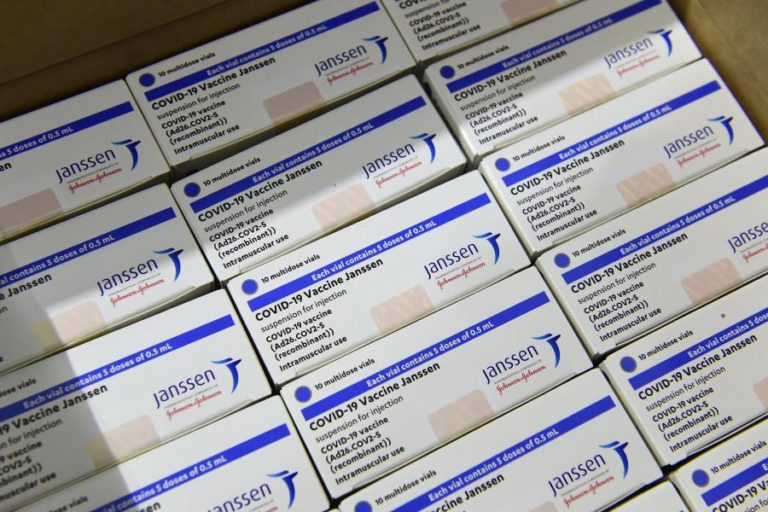 Covid-19: Portugal recebeu as primeiras 31.200 vacinas da Janssen que ficam a aguardar decisão