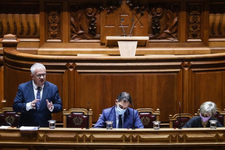 Covid-19: Parlamento autoriza renovação do estado de emergência até 30 de abril