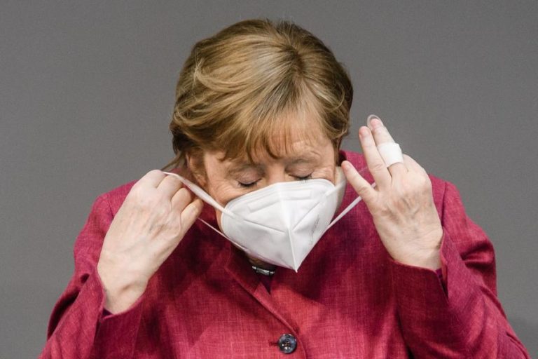 Covid-19: Angela Merkel recebeu uma primeira dose da vacina AstraZeneca