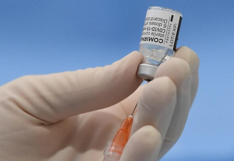 Covid-19: França deteta cinco casos de miocardite em pessoas vacinadas com Pfizer