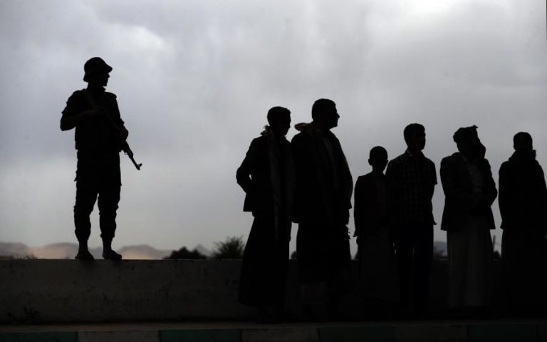 Pelo menos 65 mortos em confrontos no Iémen enquanto rebeldes avançam no Norte
