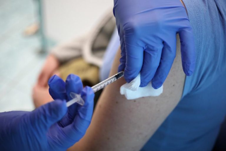 Covid-19: Mais de 1.000 milhões de doses de vacinas administradas a nível mundial