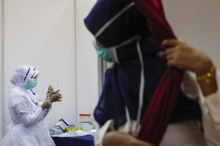 Covid-19: BioNTech vai destruir lote de vacinas com defeito em Macau