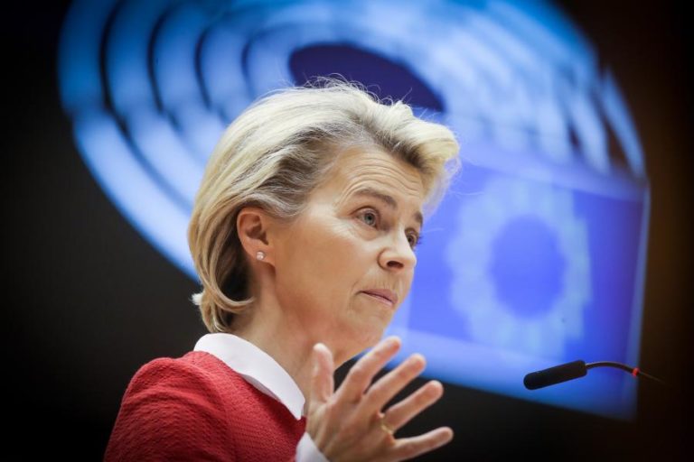 Von der Leyen aguarda negociações de PE com Portugal sobre livre-trânsito digital