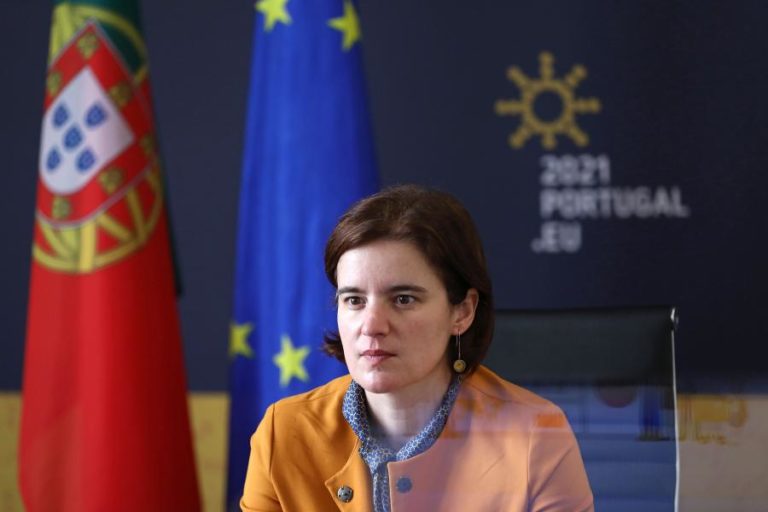 UE/Presidência: Governo pede “forte compromisso” com Europa Social