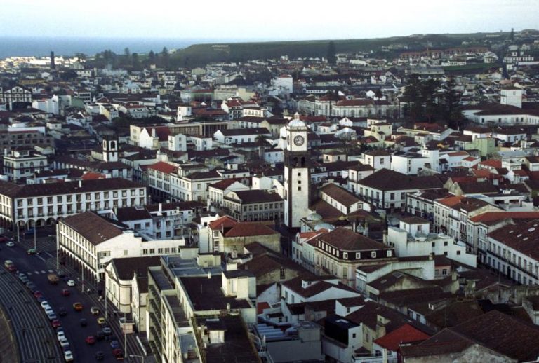 Incêndio em clinica em Ponta Delgada sem causar vitimas