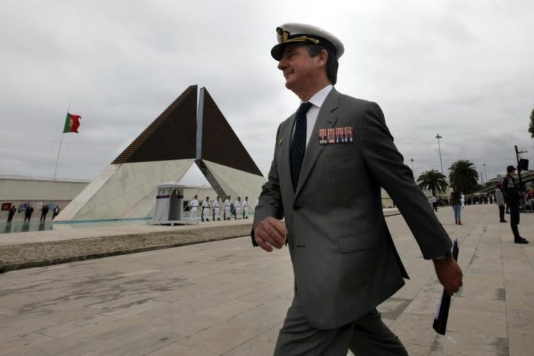 Concentração de poderes no CEMGFA pode causar curto-circuito com os ramos – Melo Gomes