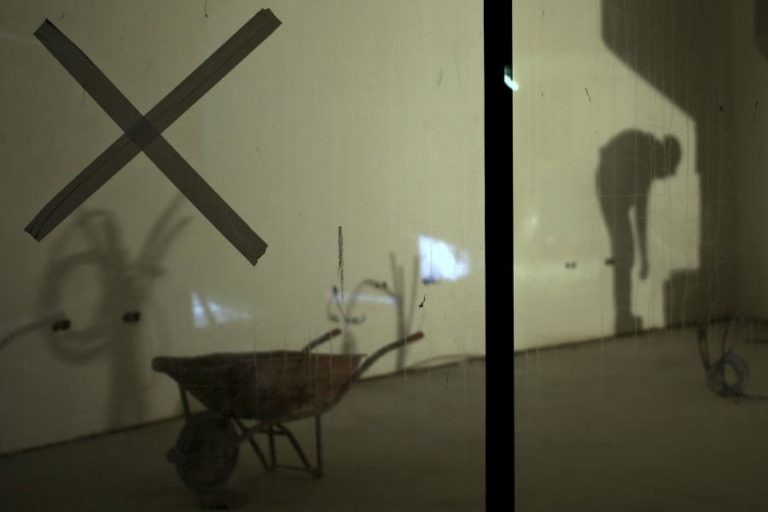 Produção na construção diminui 1,6% em março