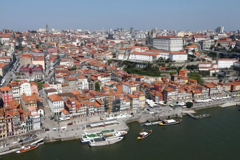 Acesso a zonas exclusivas de adeptos no Porto apenas com teste negativo