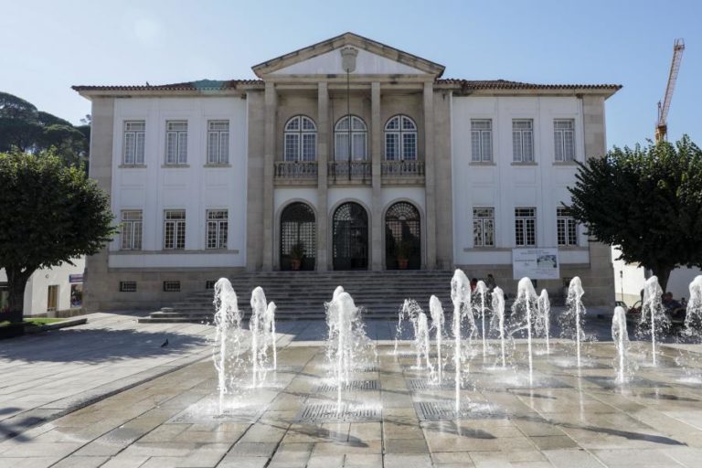 Covid-19: Arganil critica recuo no desconfinamento e frisa que público no Rali mantém-se