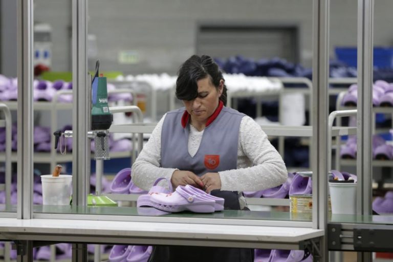 Mais de um terço das empresas de calçado têm encomendas para três meses – Associação