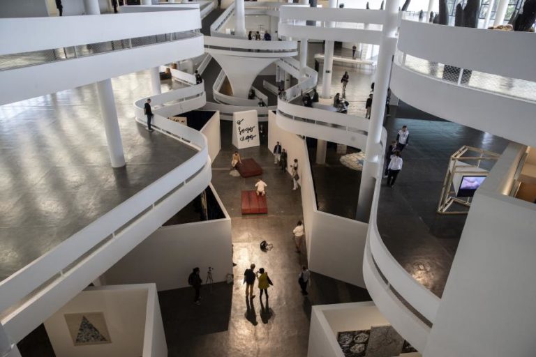 Artistas Mariana Caló e Francisco Queimadela participam na Bienal de São Paulo