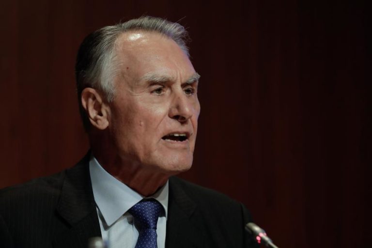 Ex-PR Cavaco Silva considera que seria “chocante” PSD aprovar reforma das Forças Armadas
