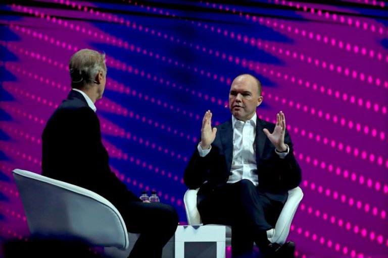 5G: “Há apenas um país com o qual estou insatisfeito: Portugal” – presidente do grupo Vodafone