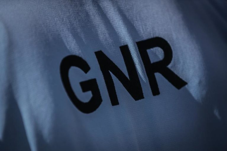 GNR apreende em Guimarães armas e 4.000 munições em processo de violência doméstica