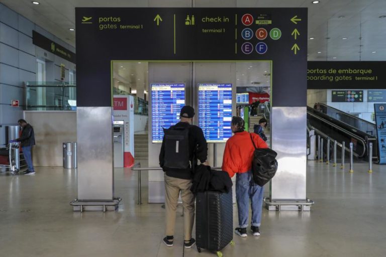 Transporte aéreo em Portugal recuou 78% em março e 84% no 1º. trimestre – INE