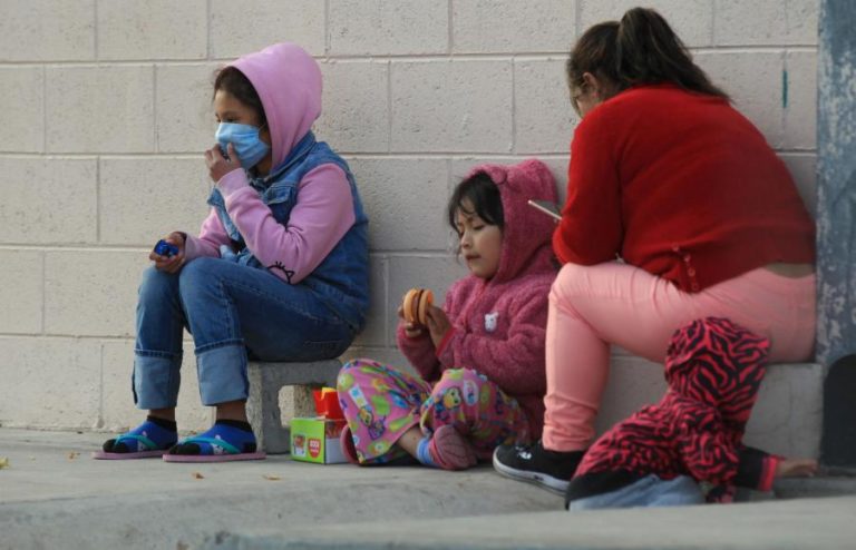 Dezenas de milhares de menores migrantes detidos em 200 centros nos EUA
