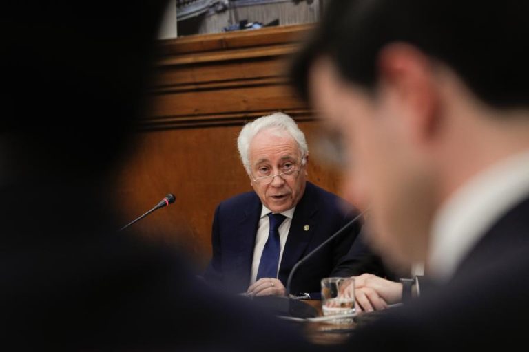 Carlos Costa é ouvido hoje no parlamento sobre o Novo Banco
