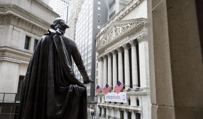 Wall Street fecha em alta com os investidores à espera dos números da inflação