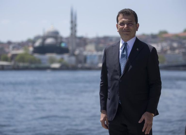 Presidente da Câmara municipal de Istambul arrisca prisão por “insulto”