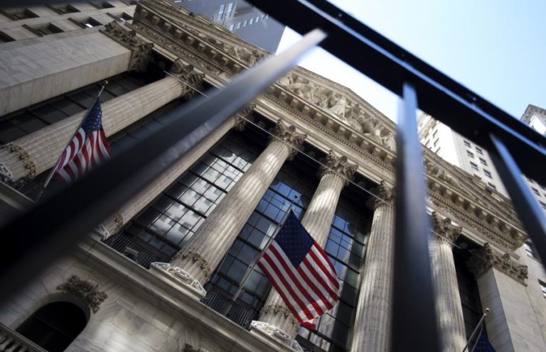 Bolsa de Nova Iorque cai penalizada por tecnológicas