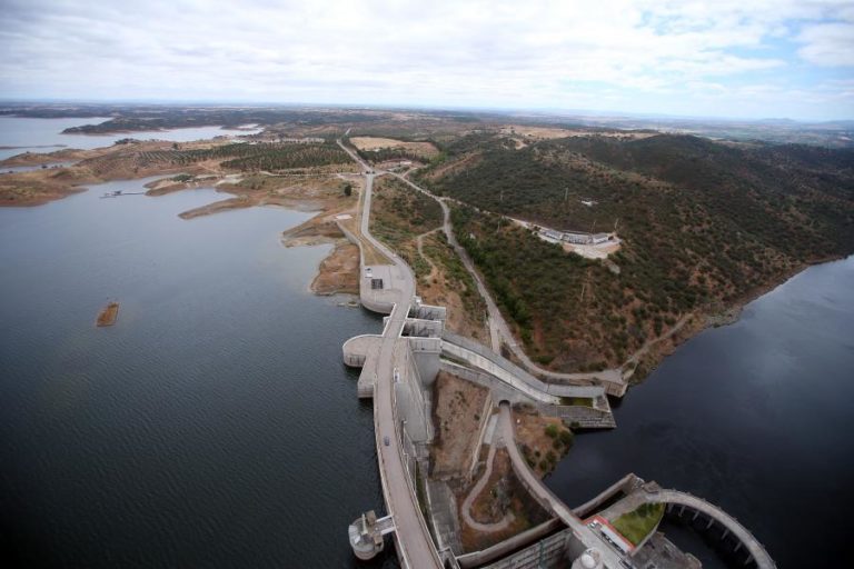 EDP avança com parque solar flutuante no Alqueva que deverá estar a produzir no final do ano