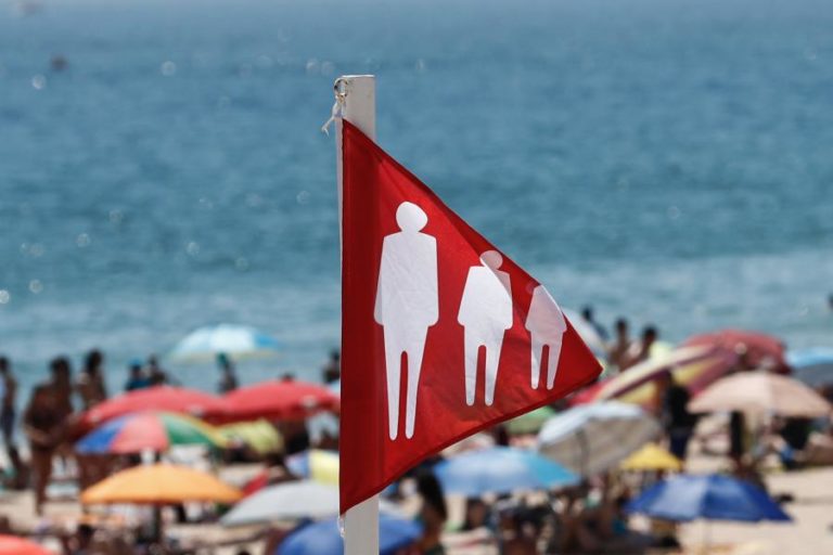 Covid-19: PR promulga diploma sobre acesso às praias mas alerta para novo regime sancionatório