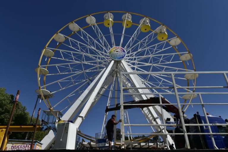 Covid-19: Empresários da diversão itinerante manifestam-se em Lisboa para exigir retoma da atividade