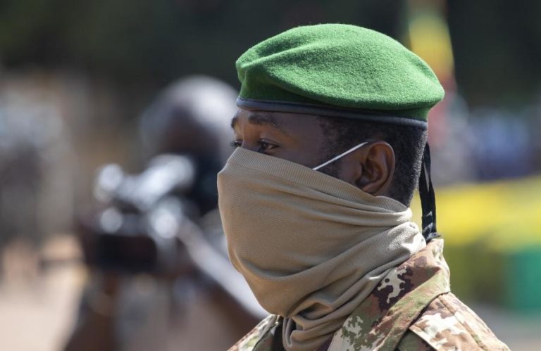 Mali: Vice-presidente depõe Presidente e garante eleições em 2022