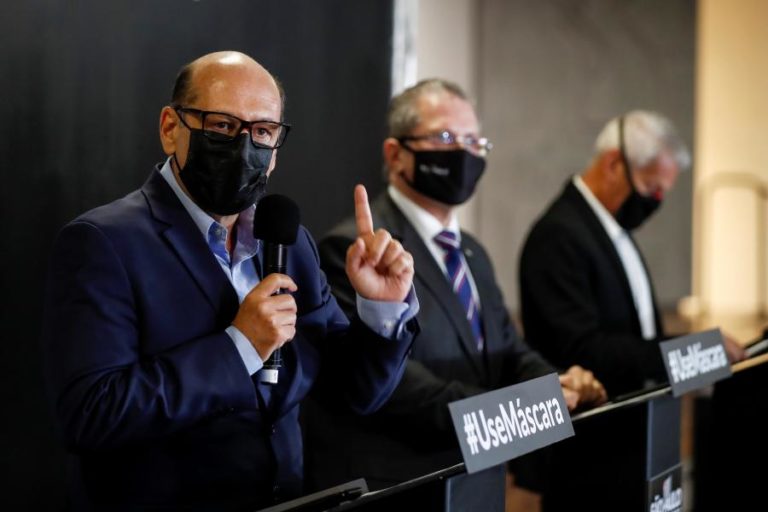 Covid-19: Presidente do Brasil atrasou negociação de vacina chinesa em três meses