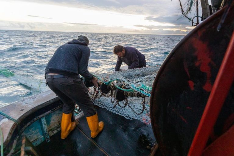 Governo de Jersey vai reunir-se com pescadores franceses para aplacar protestos